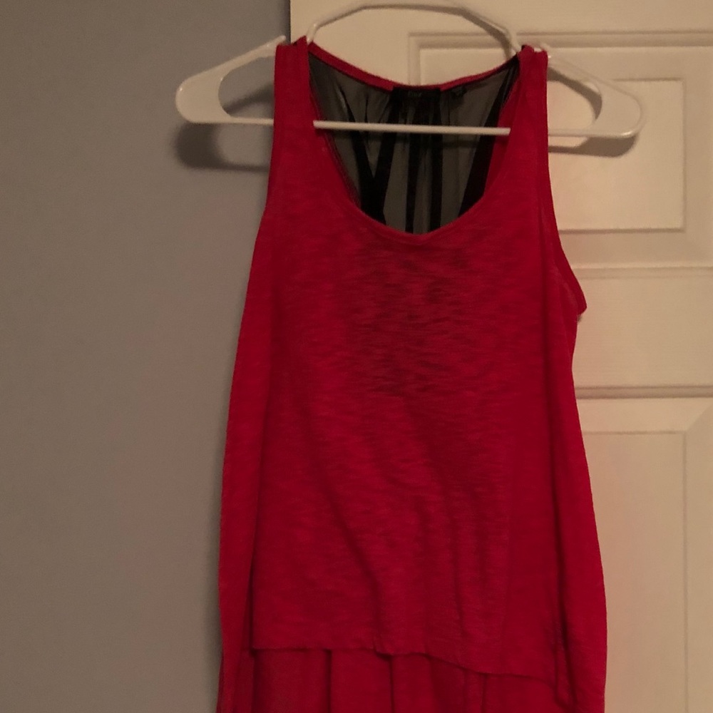Hi/lo tank, shorter in front, longer in back